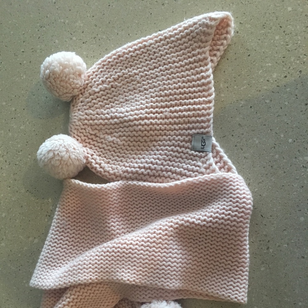 UGG hat and scarf girl set
